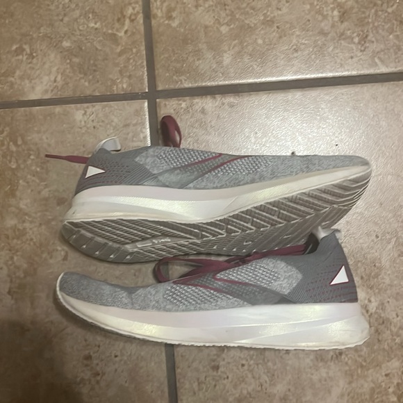 Brooks Levitate 5 Stealth Fit women’s 8.5 - Picture 7 of 9